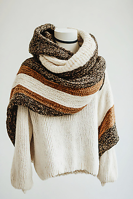 JPG 편집이미지 옷 상의 사람없음 갈색 가을 니트 목업 편집실사 AI컴퓨터그래픽 AI콘텐츠 계절 컬러 CG 파일형식