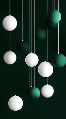 JPG 편집이미지 줄 매달리기 사람없음 초록색 흰색 원형 입체 단순화된 오브제 오너먼트 편집실사 AI컴퓨터그래픽 AI콘텐츠 도형 컬러 크리스마스장식 모션 CG 파일형식