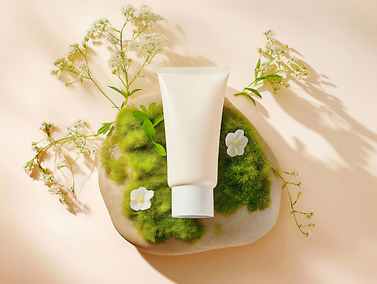 JPG 편집이미지 꽃 분홍색 자연 사람없음 화장품 돌_바위 풀 크림 튜브 스킨케어 튜브용기 목업 편집소스 편집실사 AI포토 AI콘텐츠 식물 컬러 뷰티 용기_그릇 CG 생태계 파일형식