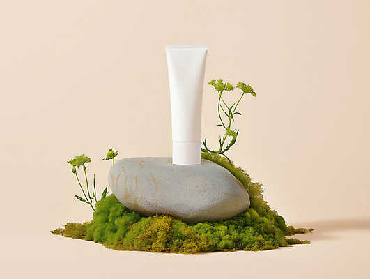 JPG 편집이미지 꽃 자연 사람없음 초록색 주황색 화장품 돌_바위 풀 튜브 스킨케어 튜브용기 목업 편집소스 편집실사 AI포토 AI콘텐츠 식물 컬러 뷰티 용기_그릇 CG 생태계 파일형식