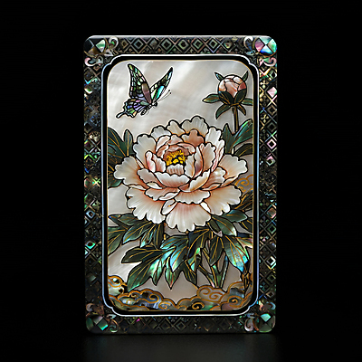 JPG 편집이미지 전통 꽃 예술 나비 자연 사람없음 평화 봄 흰색 우아함 동양적 자개 화투 편집실사 AI컴퓨터그래픽 AI콘텐츠 식물 계절 컬러 곤충 컨셉 게임 CG 생태계 전통공예 파일형식