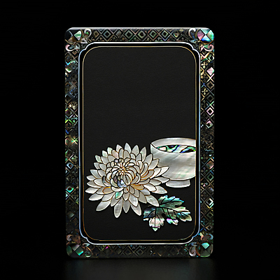 JPG 편집이미지 전통 예술 자연 국화 사람없음 평화 정원 검은색 우아함 차 찻잔 동양적 자개 화투 편집실사 AI컴퓨터그래픽 AI콘텐츠 꽃 음료 컬러 컨셉 잔 게임 CG 생태계 전통공예 파일형식