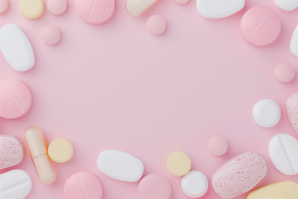 JPG 편집이미지 분홍색 백그라운드 패턴 건강 사람없음 알약 처방 비타민 영양제 치료제 카피스페이스 편집실사 AI포토 AI콘텐츠 컬러 무늬 의학 약 공백 CG 영양소 파일형식