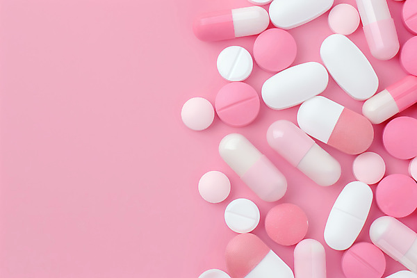 JPG 편집이미지 분홍색 백그라운드 패턴 건강 사람없음 알약 처방 비타민 영양제 치료제 카피스페이스 편집실사 AI포토 AI콘텐츠 컬러 무늬 의학 약 공백 CG 영양소 파일형식