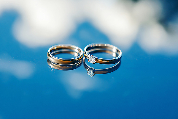 JPG 편집이미지 한쌍 결혼 사람없음 파란색 반사 반지 디지털합성 결혼반지 다이아몬드반지 편집소스 편집실사 웨딩밴드 AI포토 AI콘텐츠 컬러 장신구 이벤트 CG 파일형식