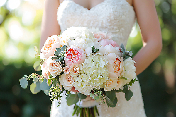 JPG 편집이미지 여자 꽃 신부 부케 웨딩드레스 결혼 기념 한명 들기 상반신 성인 흰색 축하 디지털합성 결혼소품 성인여자한명만 편집실사 AI인물포토 AI콘텐츠 식물 1 드레스 컬러 꽃다발 컨셉 모션 사람 이벤트 CG 오브젝트 여자한명만 성인여자만 파일형식 AI포토