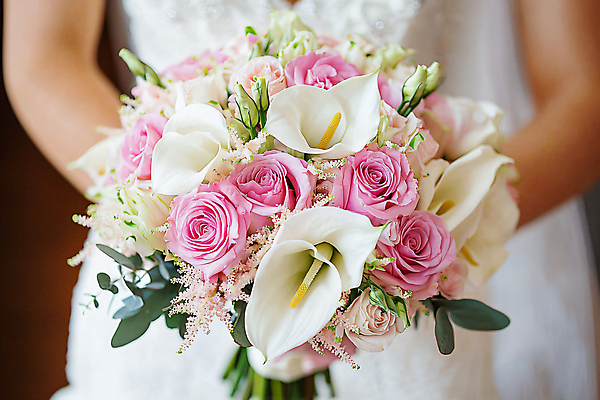 JPG 편집이미지 여자 꽃 신부 부케 웨딩드레스 결혼 기념 한명 들기 상반신 성인 축하 디지털합성 결혼소품 성인여자한명만 편집실사 AI인물포토 AI콘텐츠 식물 1 드레스 꽃다발 컨셉 모션 사람 이벤트 CG 오브젝트 여자한명만 성인여자만 파일형식 AI포토