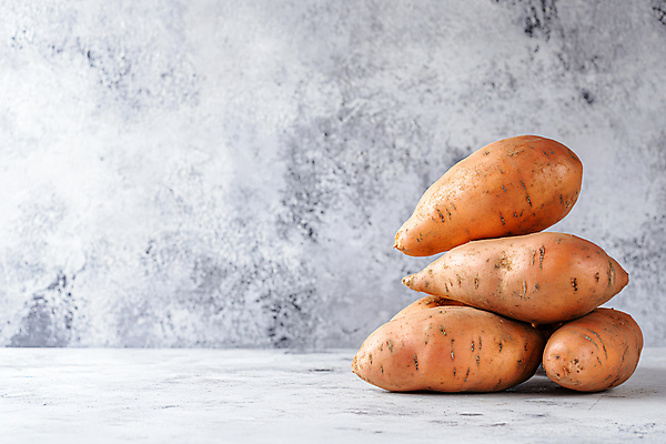 JPG 편집이미지 사람없음 쌓기 주황색 디지털합성 고구마 카피스페이스 편집실사 AI포토 AI콘텐츠 컬러 모션 뿌리채소 공백 CG 파일형식