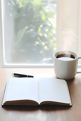 JPG 편집이미지 여유 창문 사람없음 사무실 흰색 연기 차 디지털합성 편집실사 AI포토 AI콘텐츠 감정 음료 컬러 비즈니스 CG 파일형식