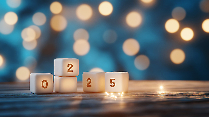 JPG 편집이미지 겨울 조명 새해 사람없음 빛 반짝임 숫자 쌓기 블록 큐브 보케 연말 연초 2025년 을사년 편집실사 AI포토 AI콘텐츠 문자 계절 모션 연도 CG 파일형식