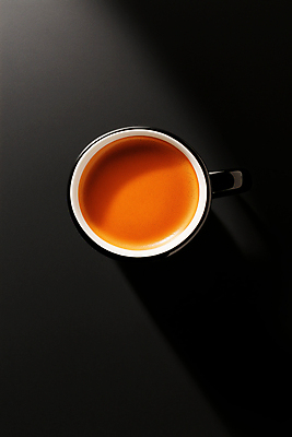 JPG 편집이미지 커피 한잔 그림자 사람없음 검은색 커피잔 감성 에스프레소 편집실사 AI포토 AI콘텐츠 1 음료 컬러 컨셉 잔 CG 파일형식