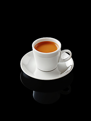 JPG 편집이미지 커피 한잔 그림자 사람없음 검은색 커피잔 컵받침 감성 에스프레소 편집실사 AI포토 AI콘텐츠 1 음료 컬러 컨셉 잔 받침대 CG 파일형식