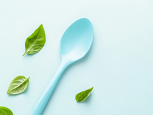 JPG 편집이미지 하늘색 잎 사람없음 숟가락 플라스틱 디지털합성 편집실사 AI포토 AI콘텐츠 식물 재질 수저 파란색 CG 파일형식