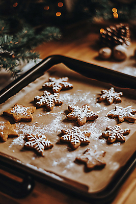 JPG 편집이미지 크리스마스 눈꽃 취미 사람없음 쿠키 제과 디지털합성 홈베이킹 슈가파우더 편집실사 AI포토 AI콘텐츠 기념일 디저트 눈_날씨 제과제빵 CG 제빵 파일형식