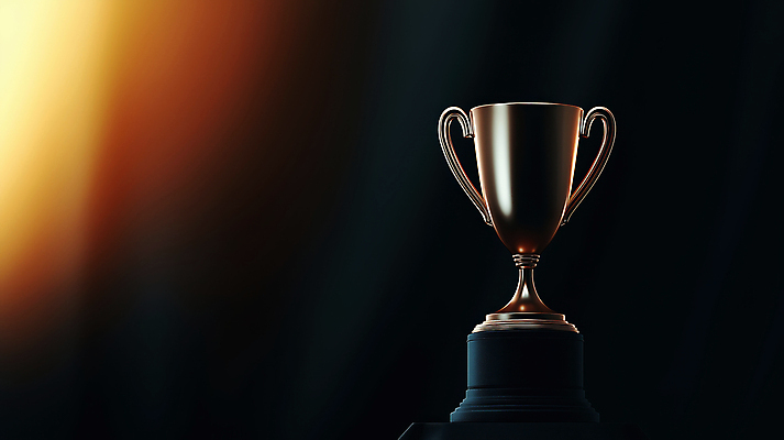 JPG 편집이미지 성공 사람없음 빛 어둠 금색 우승 수상_상을받음 황금 트로피 명예 시상 시상식 영광군 편집실사 AI컴퓨터그래픽 AI콘텐츠 컬러 컨셉 최고 전라남도 상_우승 CG 파일형식