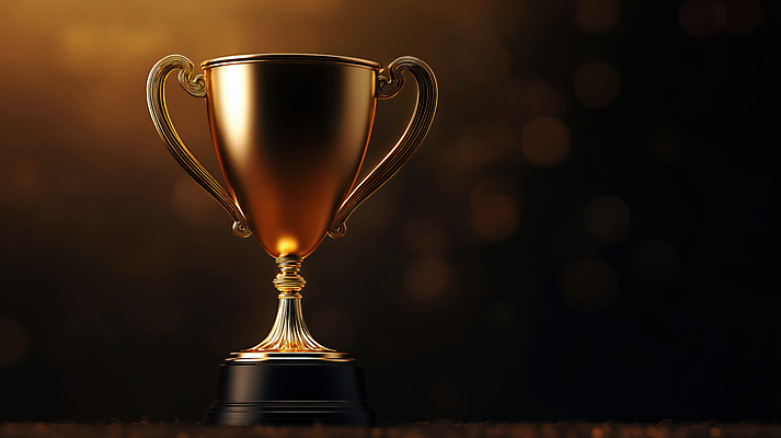 JPG 편집이미지 성공 사람없음 빛 어둠 금색 우승 수상_상을받음 황금 트로피 명예 시상 시상식 영광군 편집실사 AI컴퓨터그래픽 AI콘텐츠 컬러 컨셉 최고 전라남도 상_우승 CG 파일형식