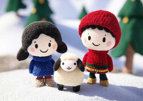 JPG 나무 편집이미지 모자 여자 남자 기독교 어린이 새끼 겨울 미소 소녀 소년 두명 귀여움 설원 양 어린이만 편집실사 AI포토 AI콘텐츠 식물 동물 잡화 계절 종교 컨셉 포유류 눈_날씨 표정 사람 CG 파일형식