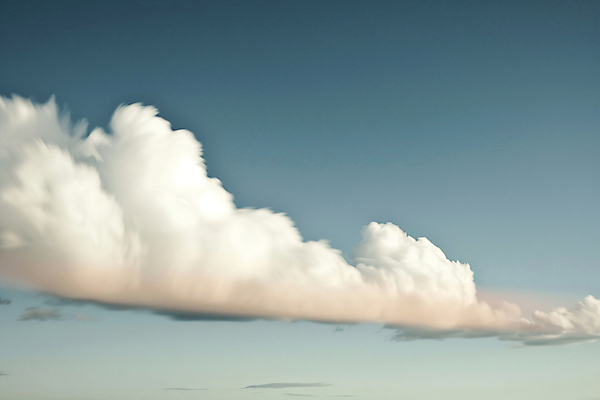JPG 구름 편집이미지 자연 하늘 풍경 사람없음 파란색 편안함 감성 편집실사 AI포토 AI콘텐츠 자연요소 컬러 컨셉 감각 CG 생태계 파일형식