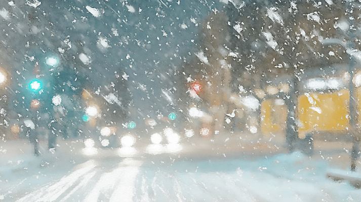 JPG 편집이미지 실루엣 도로 겨울 사람없음 아웃포커스 추위 도시 대설 눈내림 한파주의보 편집실사 AI포토 AI콘텐츠 계절 길 교통시설 눈_날씨 촬영기법 자연재해 절기 CG 파일형식