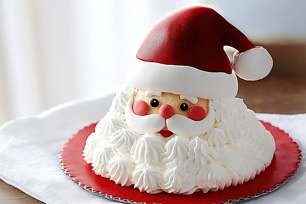 JPG 편집이미지 크리스마스 겨울 산타모자 사람없음 산타클로스 디지털합성 생크림 크리스마스케이크 편집실사 AI포토 AI콘텐츠 모자_잡화 계절 기념일 케이크 크림 CG 파일형식