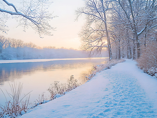 JPG 편집이미지 호수 겨울 자연 하늘 풍경 사람없음 설원 흰색 숲 겨울풍경 편집실사 AI포토 AI콘텐츠 계절 컬러 눈_날씨 CG 생태계 파일형식