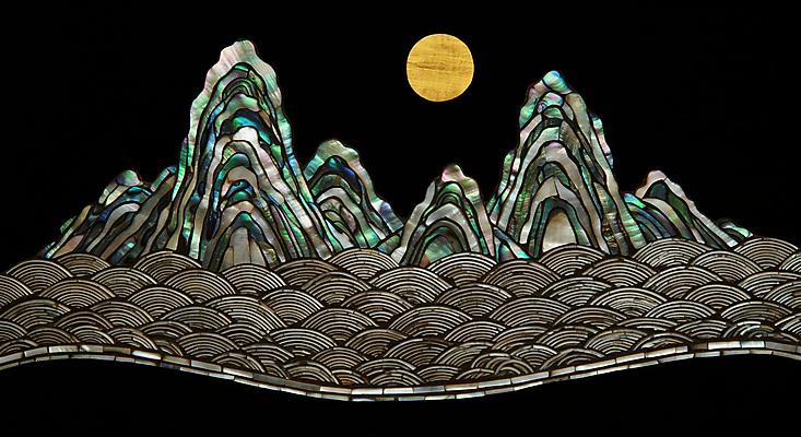 JPG 편집이미지 한국전통 예술 새해 산 사람없음 컬러풀 일출 검은색 달 동양화 산수화 동양적 자개 2025년 을사년 편집실사 AI컴퓨터그래픽 AI콘텐츠 자연요소 전통 컬러 한국 미술 노을 연도 CG 전통공예 파일형식