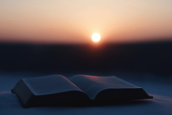 JPG 편집이미지 종교 자연 사람없음 빛 평화 일출 믿음 성경 고요 신성 편집실사 AI포토 AI콘텐츠 감정 컨셉 종교용품 노을 CG 생태계 파일형식