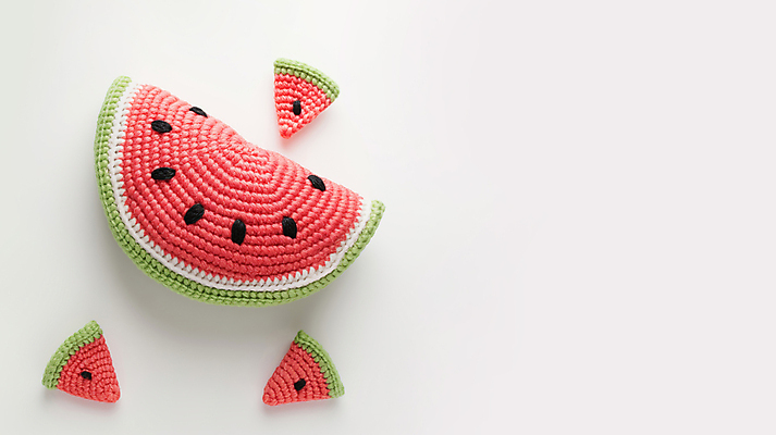 JPG 편집이미지 조각 과일 수박 사람없음 빨간색 초록색 여름 귀여움 뜨개질 니트 수공예 편집실사 AI포토 AI콘텐츠 계절 컬러 컨셉 상의 취미 공예 CG 파일형식