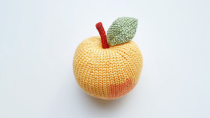 JPG 편집이미지 과일 사람없음 귀여움 주황색 뜨개질 사과 니트 수공예 편집실사 AI포토 AI콘텐츠 컬러 컨셉 상의 취미 공예 CG 파일형식