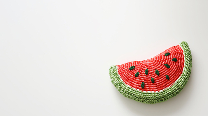 JPG 편집이미지 과일 수박 사람없음 빨간색 초록색 여름 귀여움 뜨개질 니트 수공예 편집실사 AI포토 AI콘텐츠 계절 컬러 컨셉 상의 취미 공예 CG 파일형식