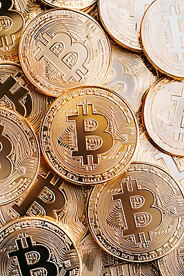 JPG 편집이미지 사람없음 쌓기 동전 여러개 황금 투자 가상화폐 편집실사 AI포토 AI콘텐츠 다수 돈 비즈니스 모션 CG 파일형식