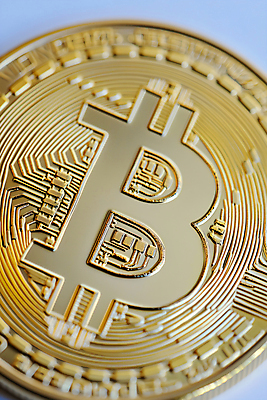 JPG 편집이미지 근접촬영 사람없음 동전 황금 투자 가상화폐 편집실사 AI포토 AI콘텐츠 뷰포인트 돈 비즈니스 CG 파일형식