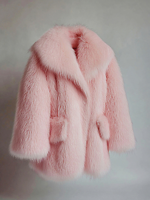 JPG 편집이미지 패션 분홍색 겨울 사람없음 추위 디지털합성 겨울옷 모피코트 아우터 편집실사 AI포토 AI콘텐츠 옷 계절 컬러 CG 파일형식