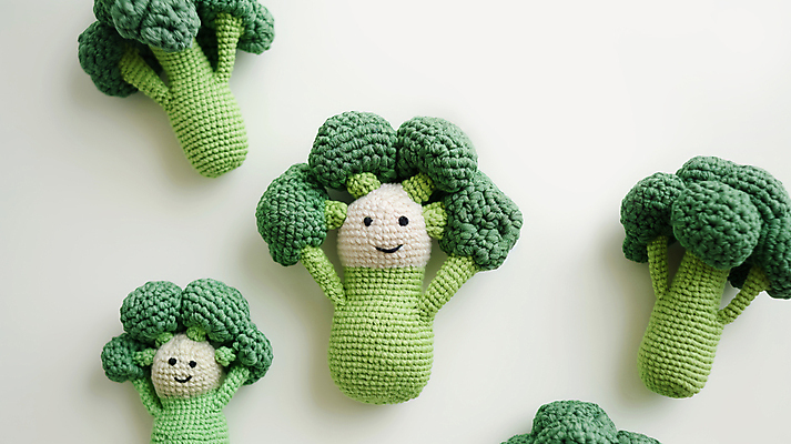 JPG 편집이미지 채소 사람없음 귀여움 뜨개질 브로콜리 디지털합성 니트 수공예 편집소스 편집실사 AI포토 AI콘텐츠 컨셉 상의 취미 공예 CG 파일형식