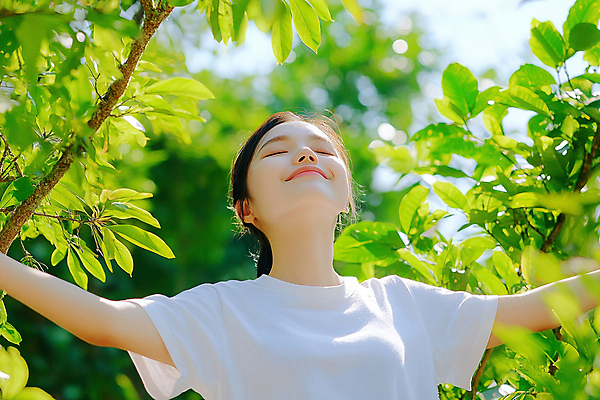 JPG 편집이미지 여자 자연 팔벌리기 나뭇잎 한명 미소 성인 햇빛 눈감음 봄 나뭇가지 고개들기 흰티 의료성형뷰티 성인여자한명만 편집실사 AI인물포토 AI콘텐츠 나무 1 계절 티셔츠 잎 모션 표정 사람 태양 CG 생태계 여자한명만 성인여자만 파일형식 AI포토