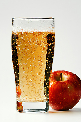 JPG 편집이미지 다이어트 잔 건강 사람없음 반사 사과 혈당 사과식초 편집실사 AI포토 AI콘텐츠 식기 과일 혈액 CG 식초 파일형식