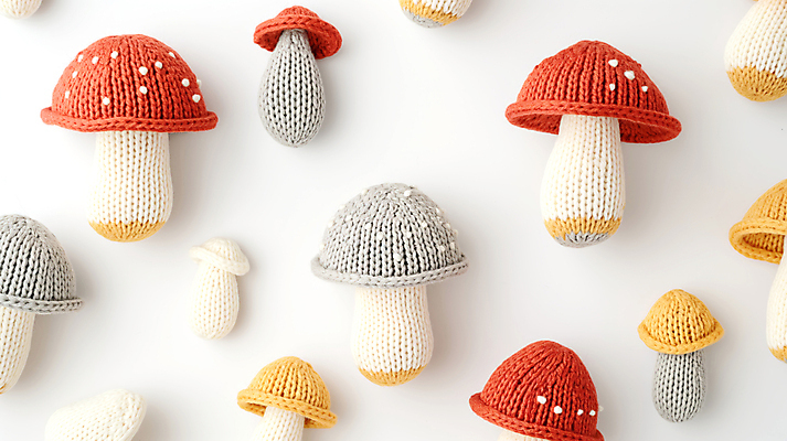 JPG 편집이미지 백그라운드 패턴 사람없음 귀여움 버섯 뜨개질 디지털합성 수공예 편집소스 편집실사 AI포토 AI콘텐츠 컨셉 무늬 취미 공예 CG 파일형식