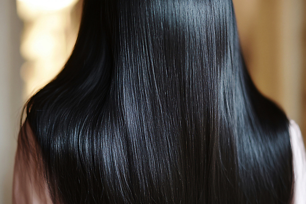 JPG 편집이미지 긴머리 여자 한명 성인 머리카락 헤어관리 테라피 두피 머릿결 의료성형뷰티 성인여자한명만 편집실사 AI인물포토 AI콘텐츠 1 헤어스타일 사람 뷰티 머리 CG 여자한명만 성인여자만 파일형식 AI포토