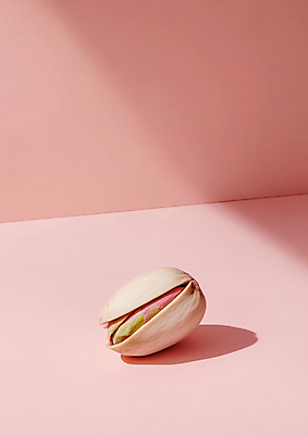 JPG 편집이미지 분홍색 그림자 사람없음 껍질 피스타치오 편집실사 AI포토 AI콘텐츠 컬러 견과류 CG 파일형식