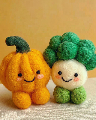 JPG 편집이미지 인형 채소 요정 미소 사람없음 주황색 브로콜리 단호박 편식 편집실사 양모펠트 AI포토 AI콘텐츠 컬러 호박 표정 CG 양모 식생활 펠트 파일형식