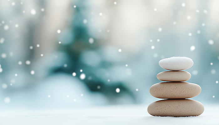 JPG 편집이미지 겨울 사람없음 조약돌 보케 쌓인눈 눈내림 카피스페이스 편집실사 젠 AI포토 AI콘텐츠 계절 눈_날씨 쌓기 공백 돌_바위 CG 파일형식