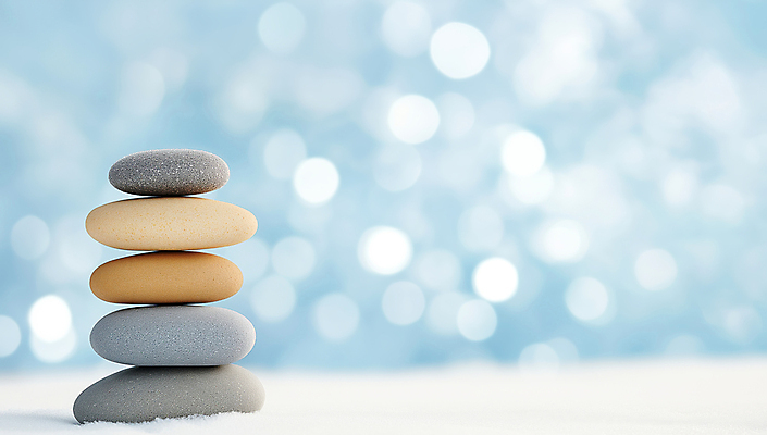 JPG 편집이미지 겨울 사람없음 파란색 조약돌 보케 쌓인눈 카피스페이스 편집실사 젠 AI포토 AI콘텐츠 계절 컬러 쌓기 공백 돌_바위 CG 파일형식