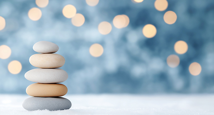 JPG 편집이미지 겨울 사람없음 파란색 조약돌 보케 쌓인눈 카피스페이스 편집실사 젠 AI포토 AI콘텐츠 계절 컬러 쌓기 공백 돌_바위 CG 파일형식