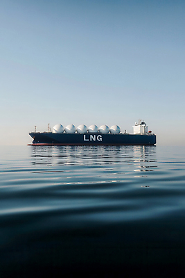 JPG 편집이미지 바다 항해 사람없음 운송업 그린에너지 친환경 가스 LNG선박 편집실사 AI포토 AI콘텐츠 산업 배_교통 환경 에너지 CG 파일형식