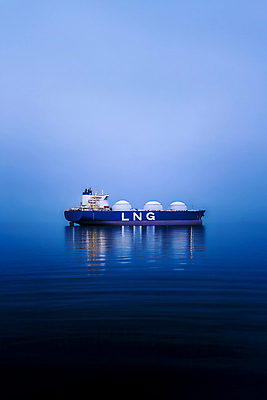 JPG 편집이미지 바다 항해 사람없음 운송업 그린에너지 친환경 가스 LNG선박 편집실사 AI포토 AI콘텐츠 산업 배_교통 환경 에너지 CG 파일형식