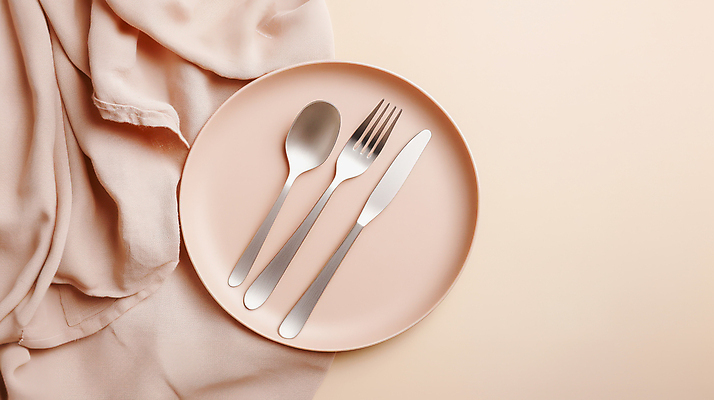 JPG 편집이미지 접시 분홍색 포크 수저 사람없음 나이프 천 심플 편집실사 AI포토 AI콘텐츠 식기 컬러 직물 칼 CG 파일형식