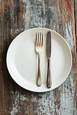 JPG 편집이미지 접시 포크 사람없음 나이프 심플 나무탁자 편집실사 AI포토 AI콘텐츠 식기 탁자 칼 CG 파일형식