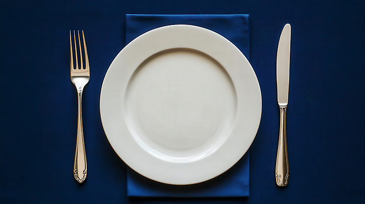 JPG 편집이미지 접시 포크 사람없음 나이프 남색 천 심플 편집실사 AI포토 AI콘텐츠 식기 컬러 직물 칼 CG 파일형식