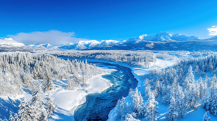 JPG 나무 구름 편집이미지 설경 겨울 자연 하늘 풍경 사람없음 파란색 강 숲 이미지 설산 편집실사 AI포토 AI콘텐츠 자연요소 식물 계절 컬러 산 CG 생태계 파일형식