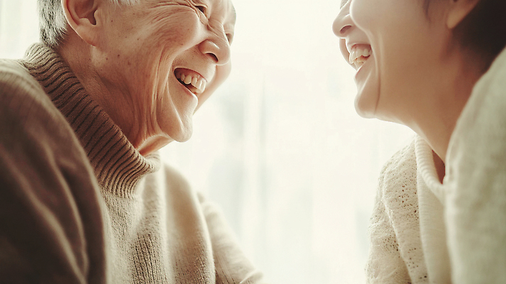 JPG 편집이미지 라이프스타일 여자 할아버지 노년 남자 할머니 미소 상반신 두명 옆모습 디지털합성 노인복지 정책 의료성형뷰티 노인만 편집실사 AI인물포토 AI콘텐츠 뷰포인트 표정 사람 성인 생활 복지 CG 성인만 파일형식 AI포토